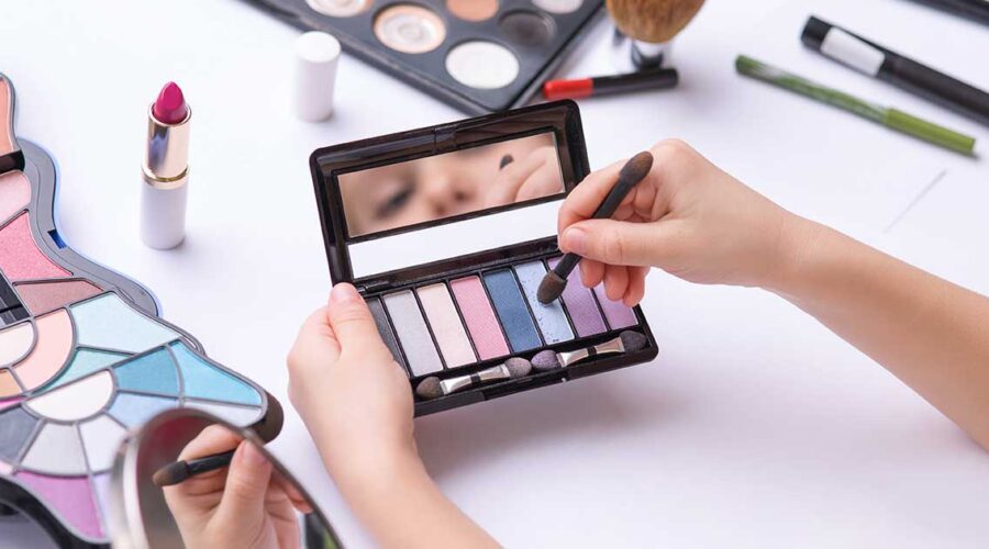 Safe Stocking Stuffers: Avoid Toxic Makeup